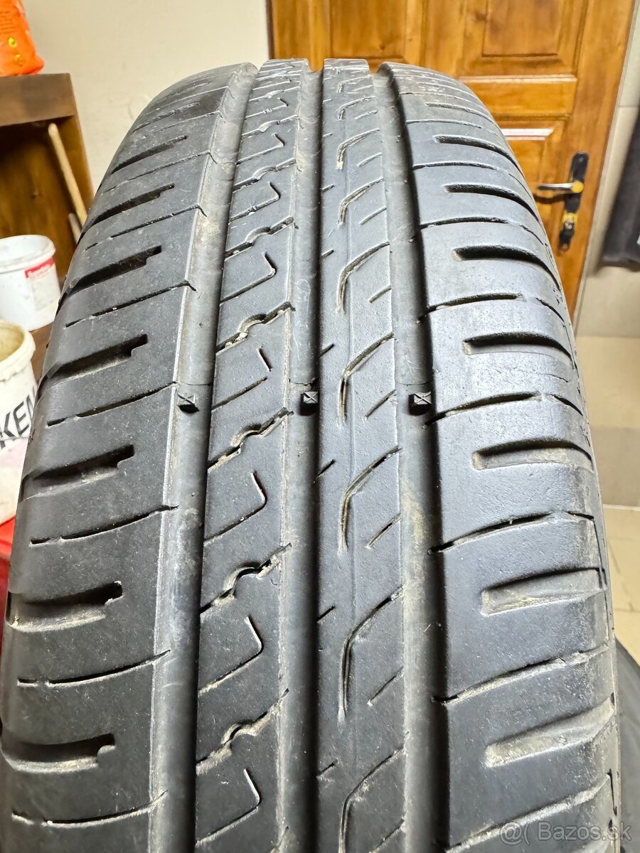 Letné pneu + plech.disky 165/70R14   cena 25 EUR jeden kus