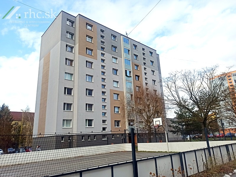 ZREKONŠTRUOVANÝ A ZARIADENÝ 3-IZB.BYT - HRNČIARSKA, STROPKOV