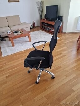 Malo pouzivana kancelarska stolicka.