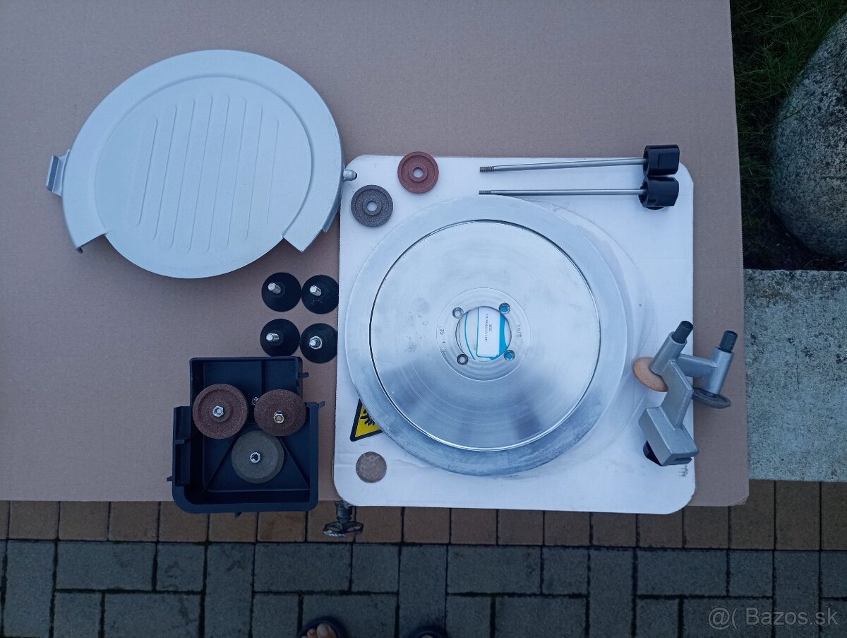 Predam nahradne diely ns 301. Graif