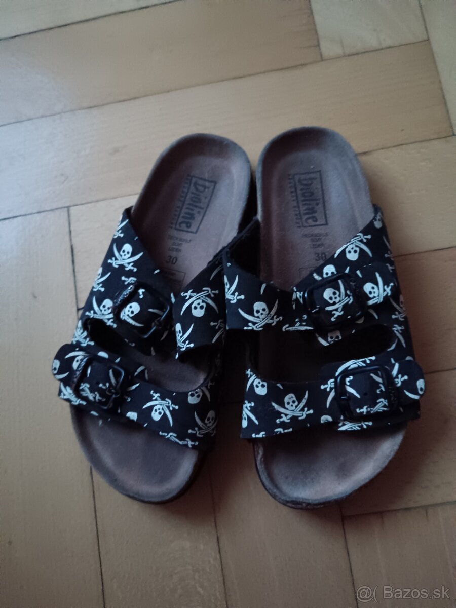 Kvalitné šľapky pre chlapca