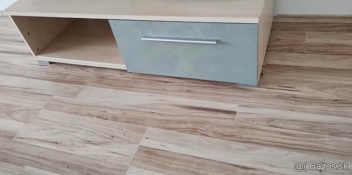 Komoda pod TV