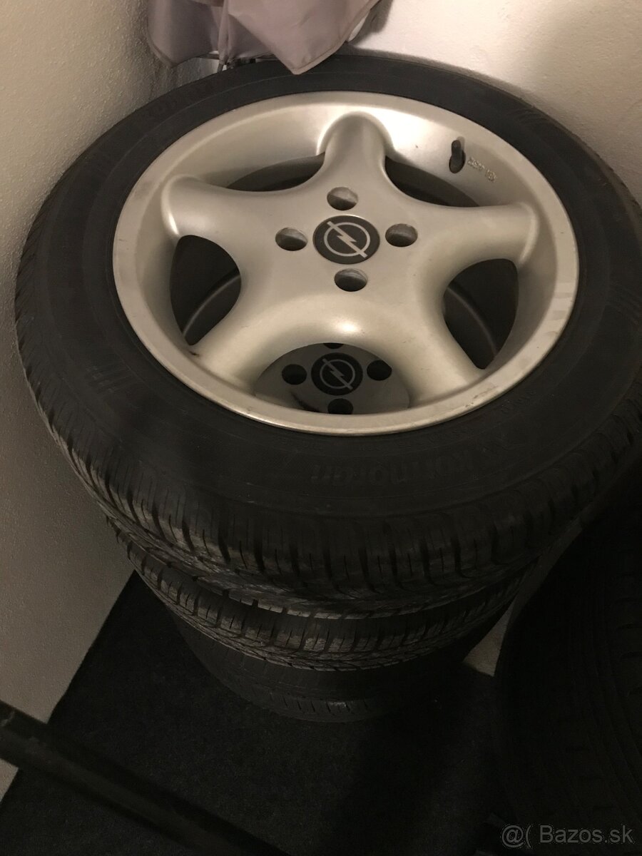 Predam pneumatiky s hlinikovymi diskami opel