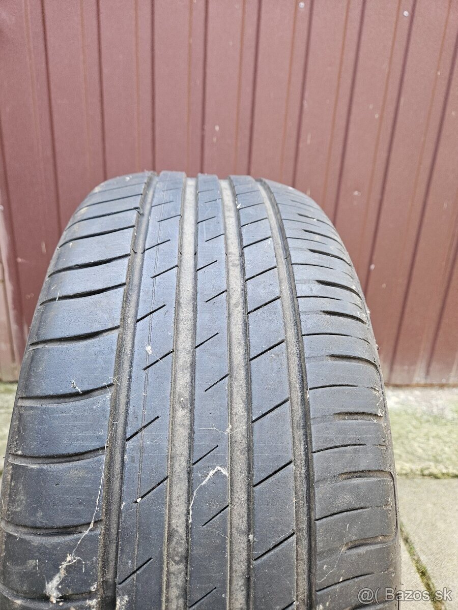 Goodyear Eficient Grip 215/50 R17