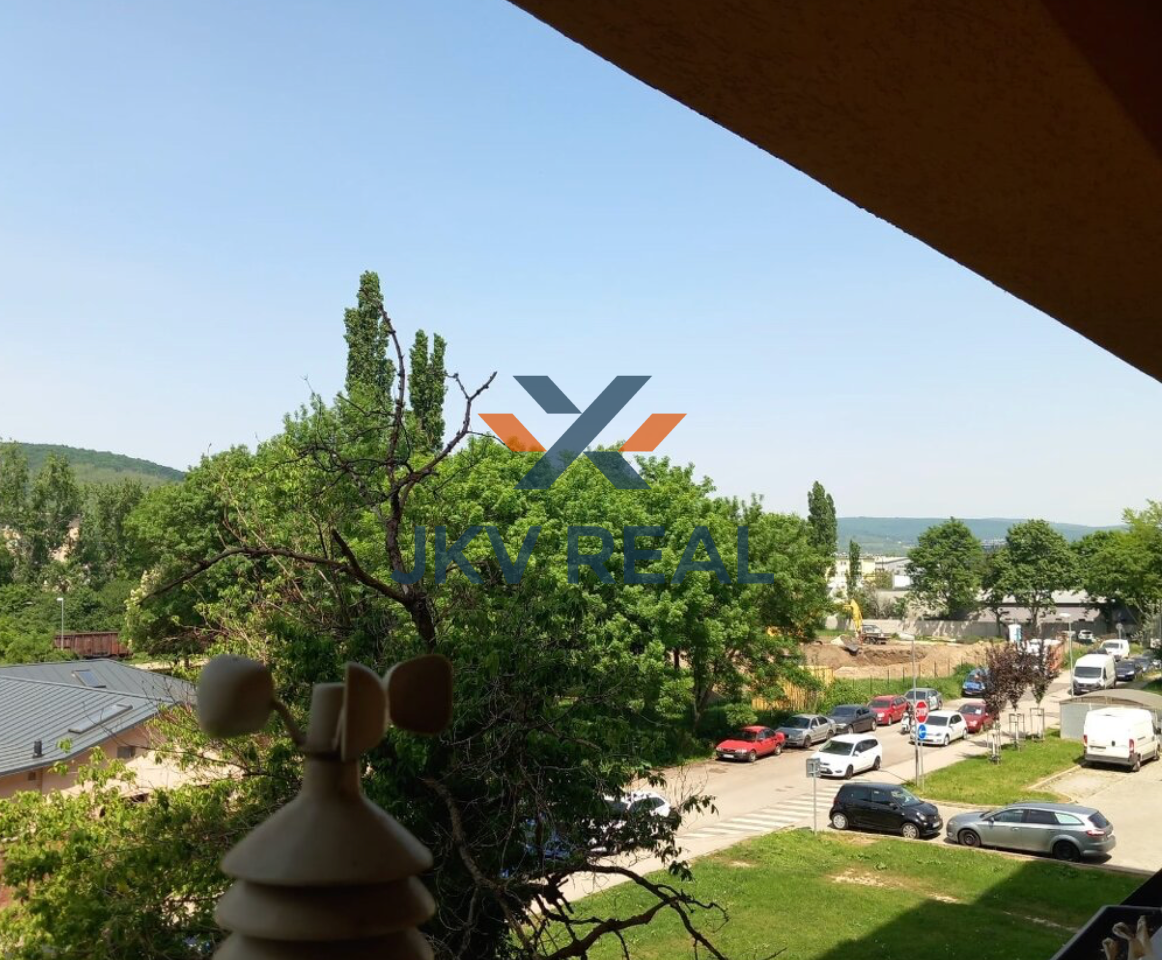 Slnečný 3-izbový byt po kompletnej rekonštrukcii na Nobelove