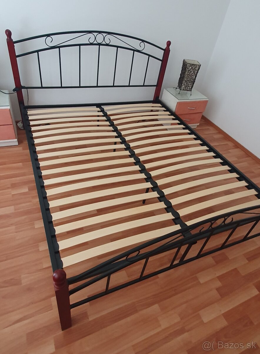 manželska postel