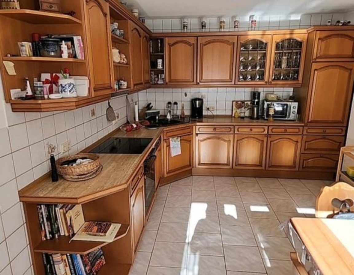 Krásná dubová linka se spotřebiči, 5201