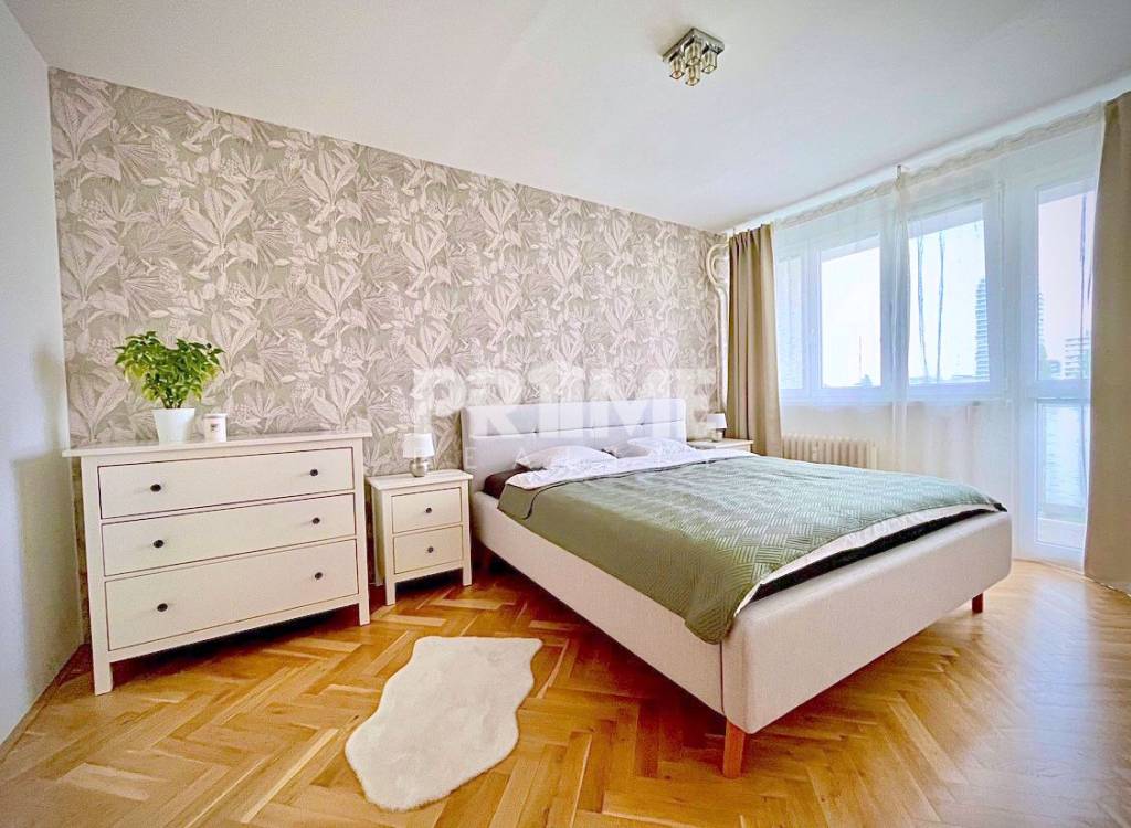 ŠTÝLOVÝ 2i BYT, REKONŠTRUKCIA, BALKÓN, LOGGIA, KLÍMA,Nazábud