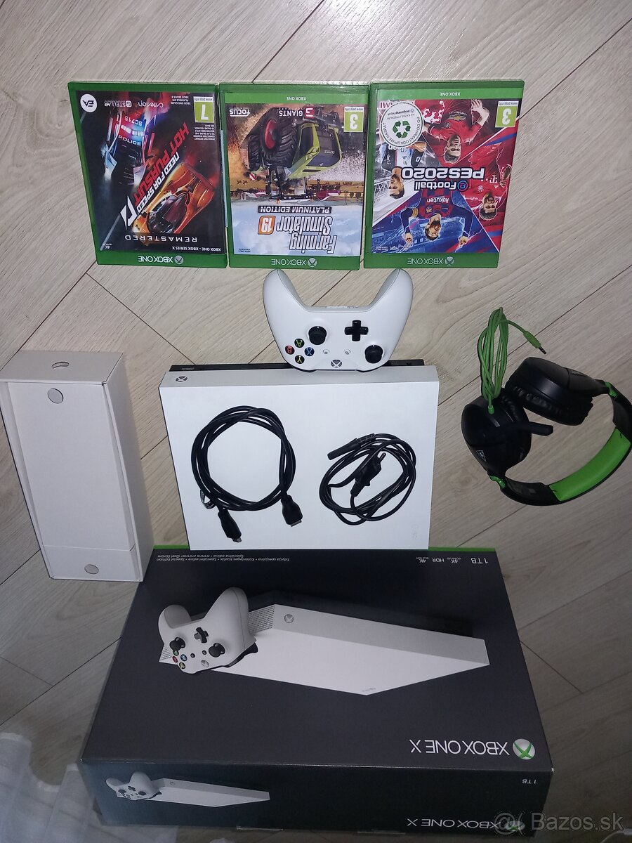 XBOX ONE X 1TB + čo je na foto