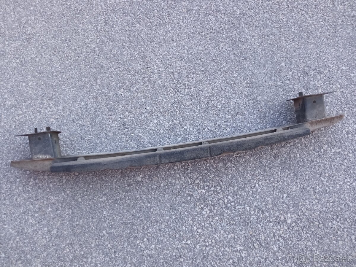 Volkswagen passat b6 vystuha zadneho naraznika