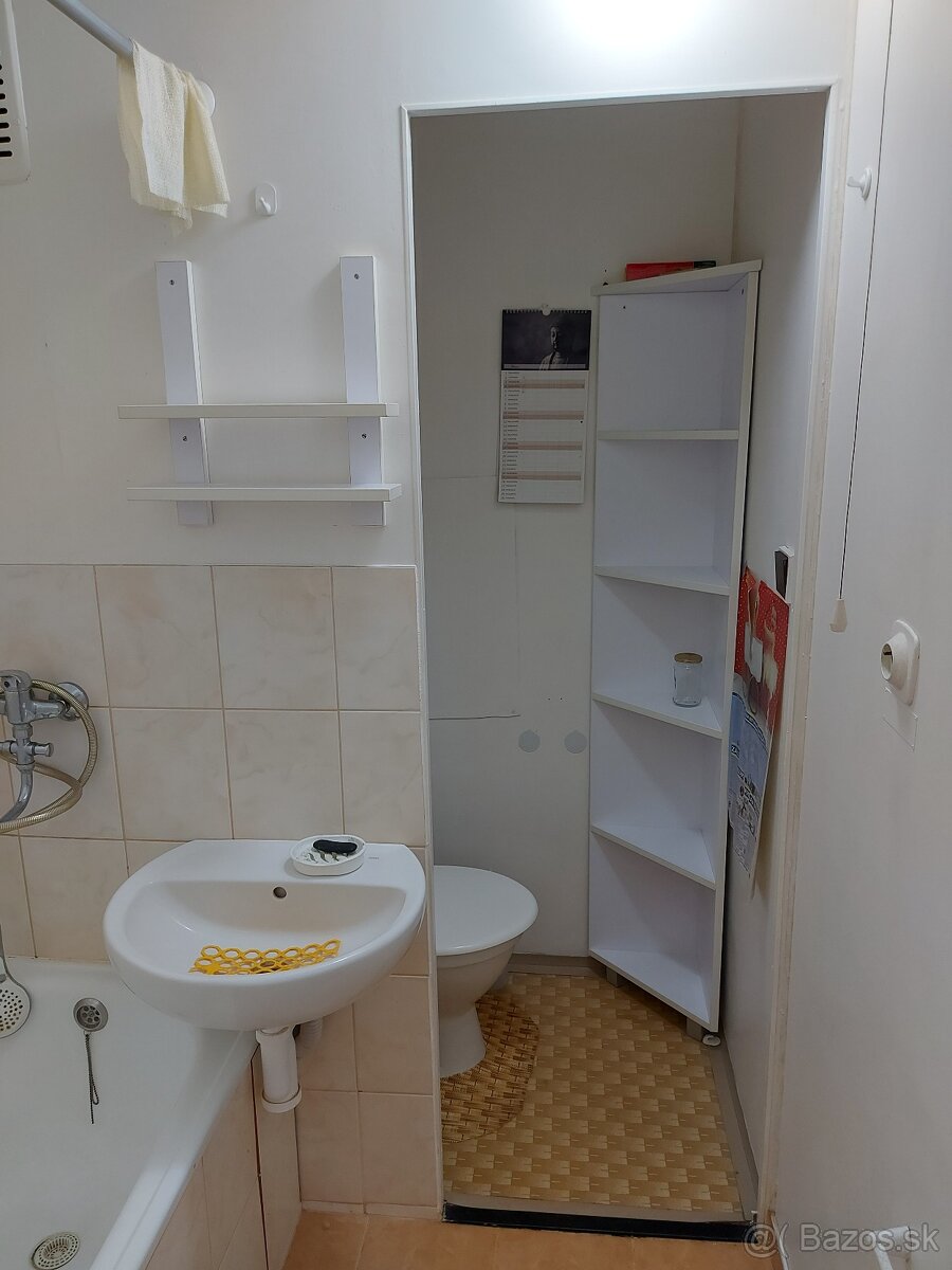 Prenájom garsónky na Tekovskej ul. 2 v Leviciach