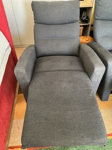 Predám dve rozťahovacie kreslá