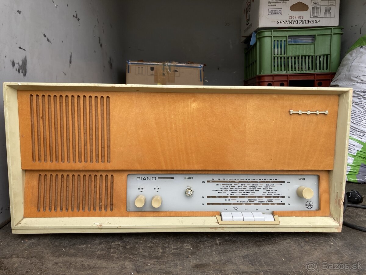 Radio gramofón Tesla PIANO