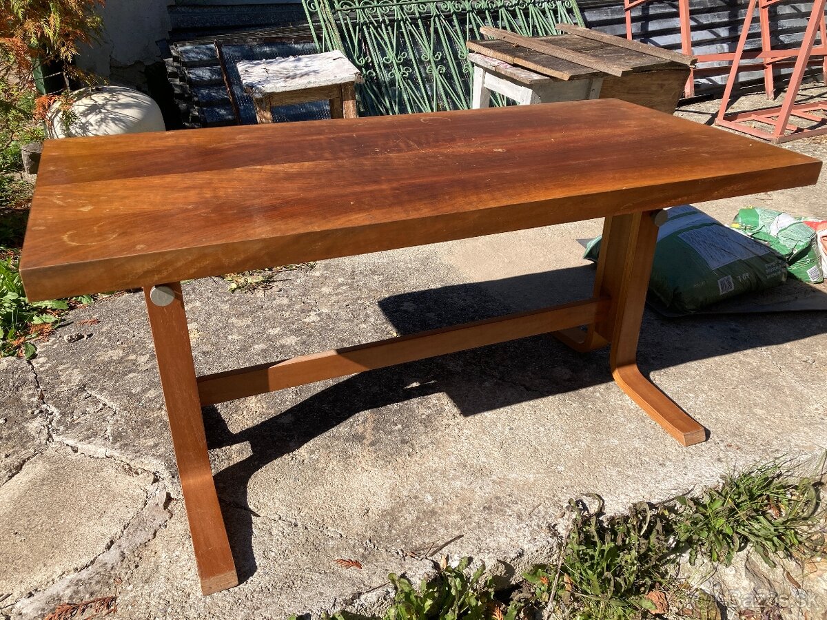 Retro drevený konferenčný stolík