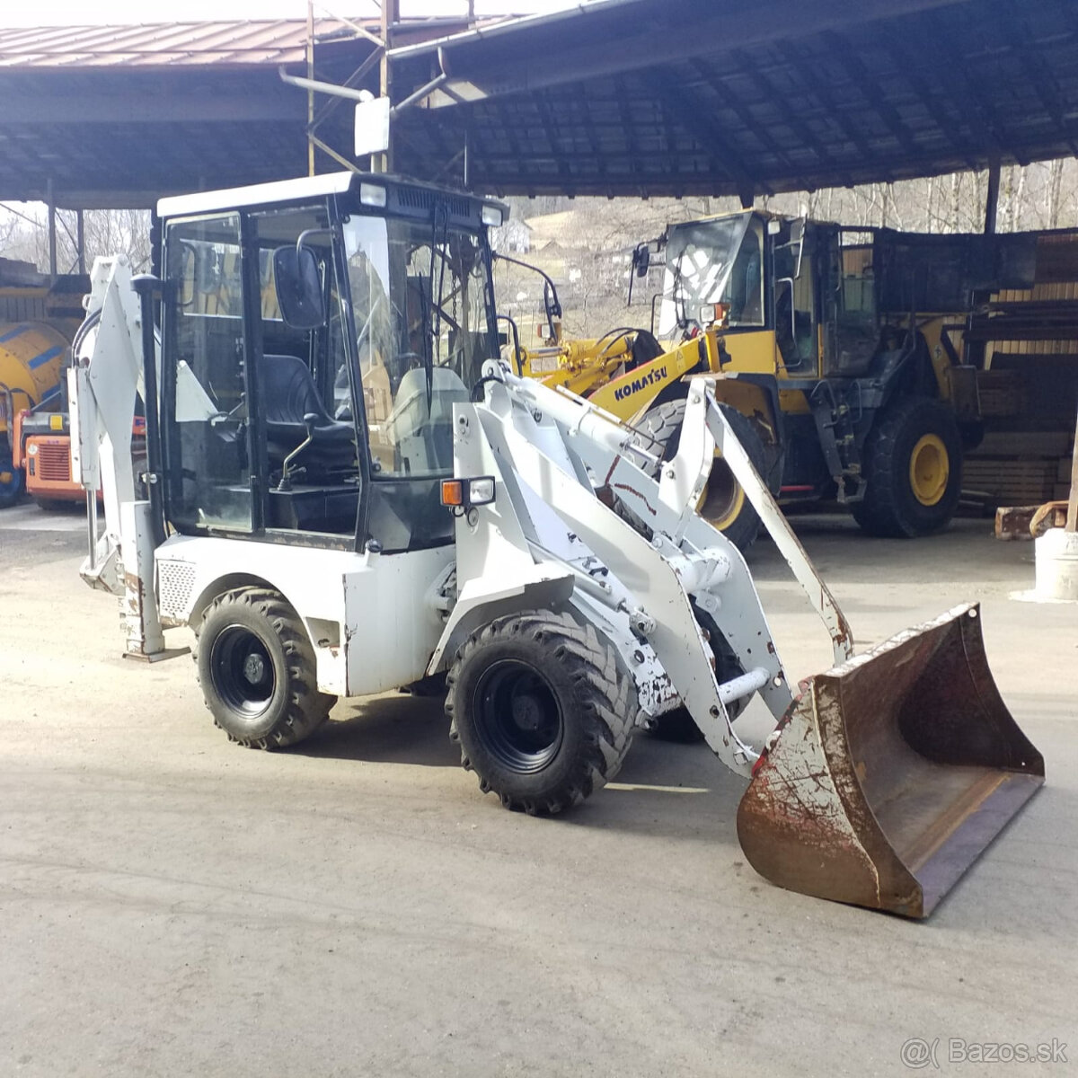 Mini traktor bager. 3650kg.