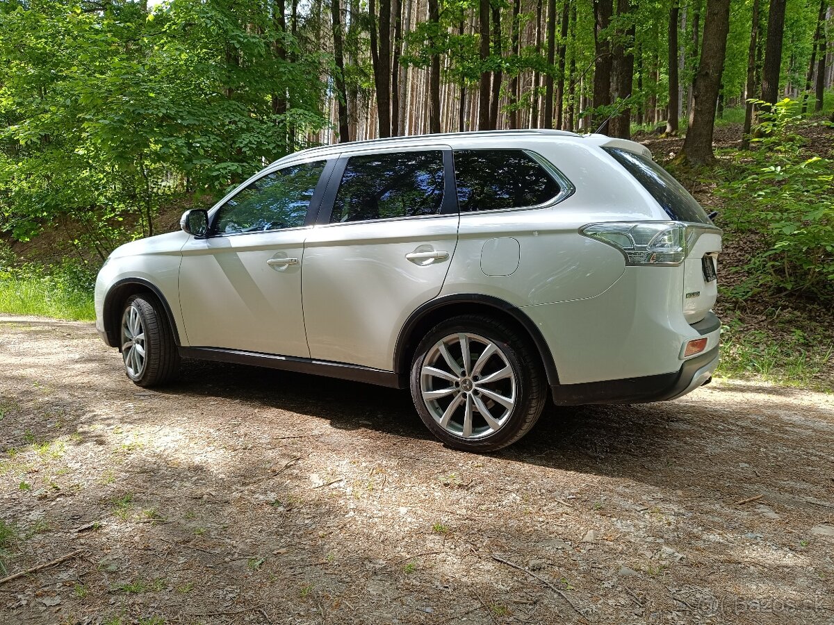 Mitsubishi Outlander 2.2 DI-D AUTOMAT