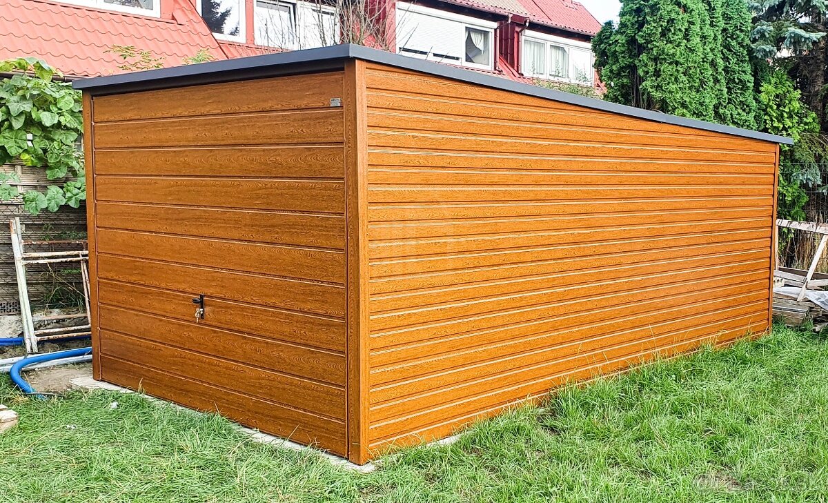 Plechová garáž 3x6 so spádom strechy dozadu, imitácia dreva