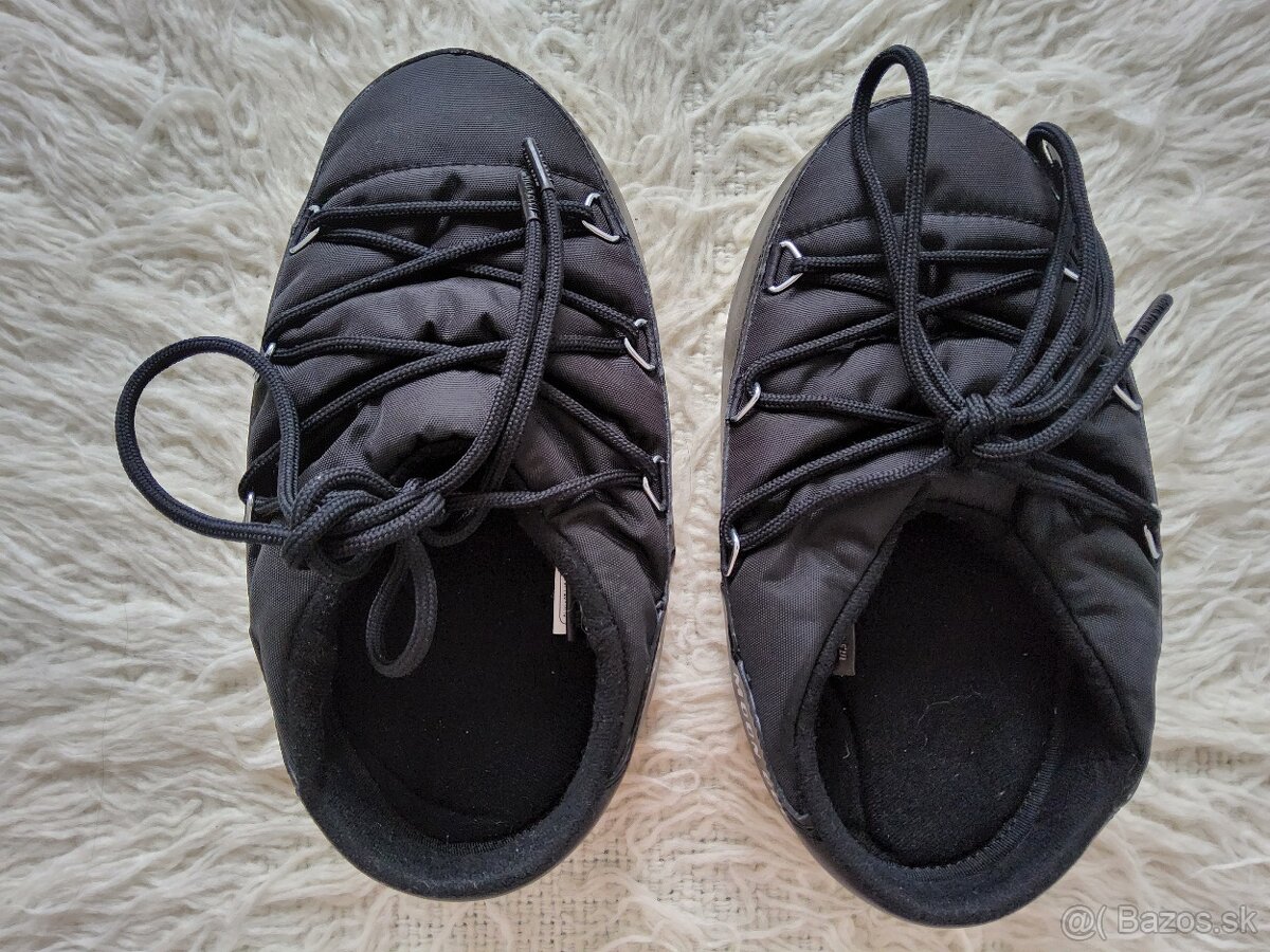 MOON BOOTS