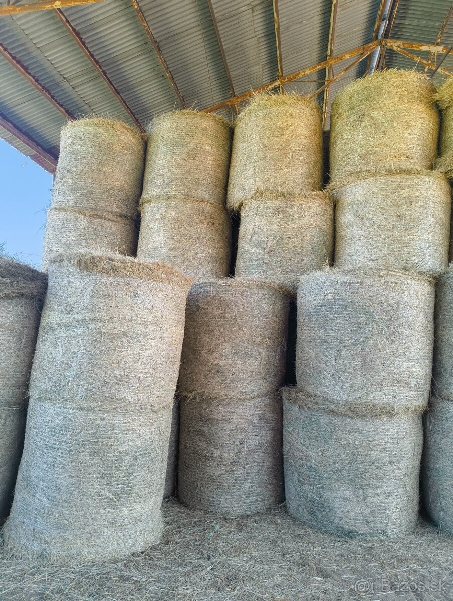 Ponúkam na predaj kvalitné seno 🌿🐴🐄🐇