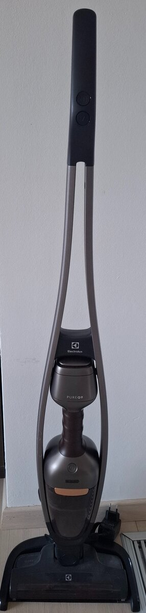 Tyčový vysávač Electrolux PQ91 - nenabíja