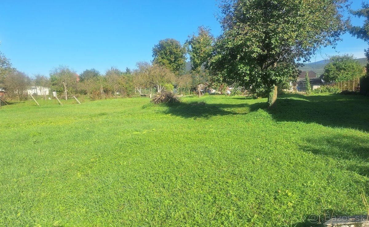 Slnečný stavebný pozemok, 1098m2, Nová Ves nad Váhom