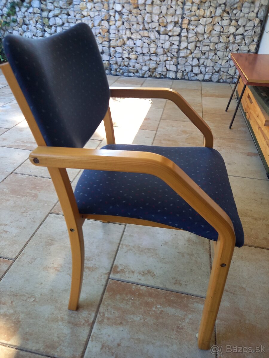 Výhodný predaj pevných stoličiek nosnosť 160 kg