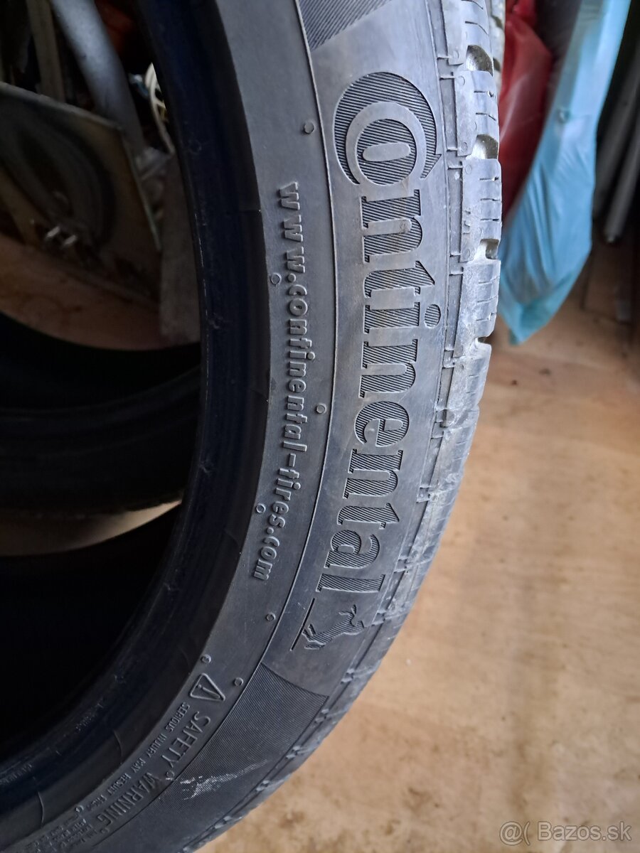 255/40 R19 Continental