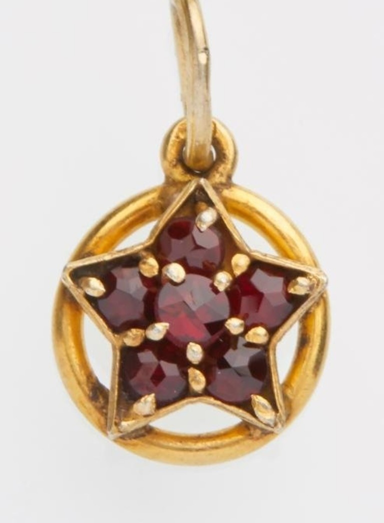 Kúpim prívesok, český granát