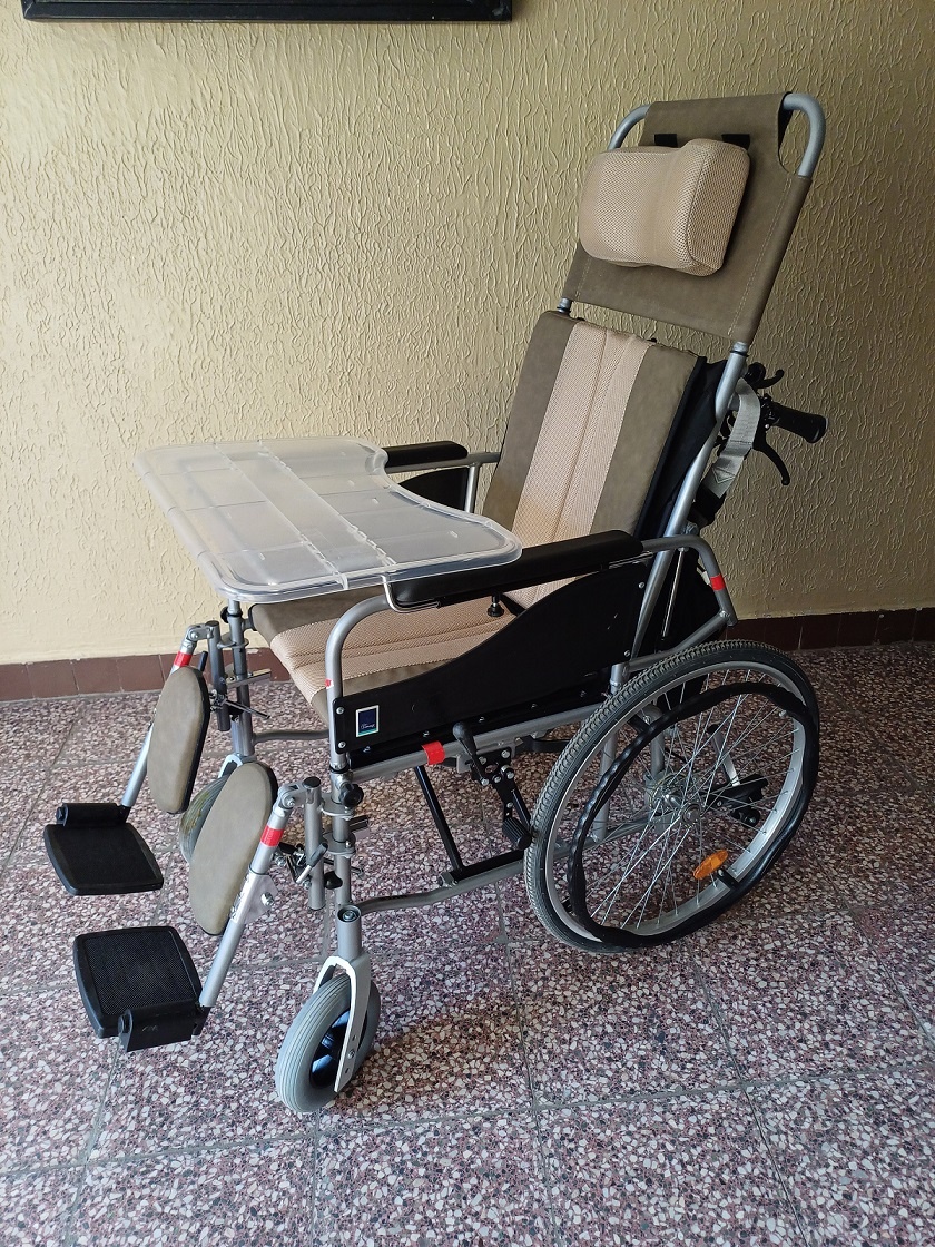 Predám polohovací invalidný vozík
