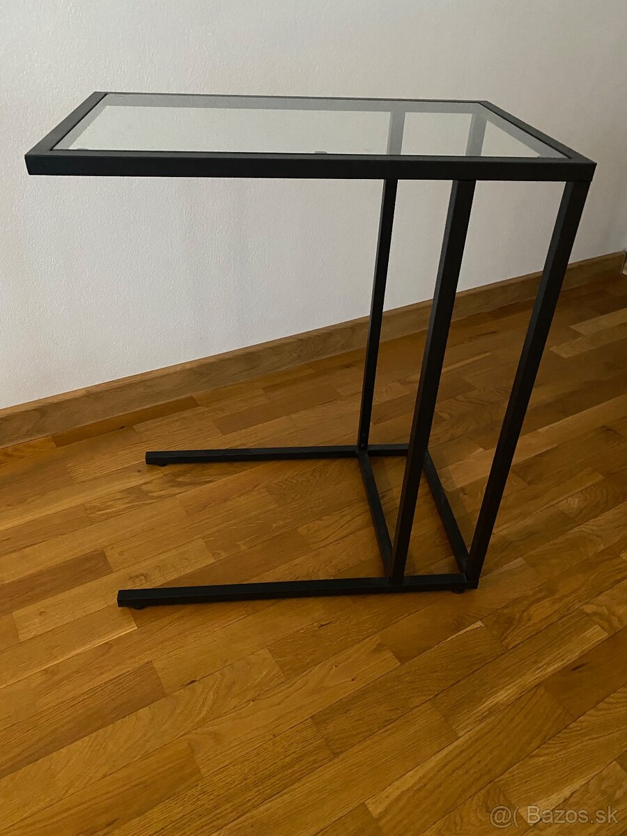 Ikea prirucny stolik