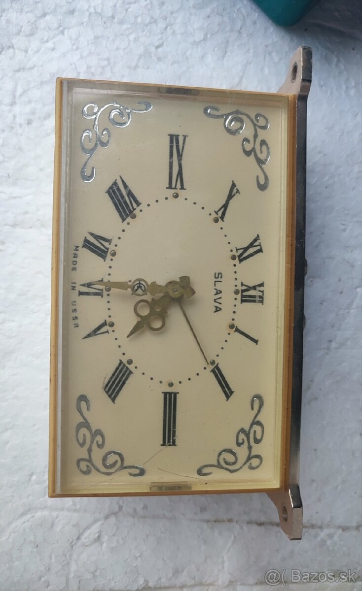 Ruské starožitné hodiny