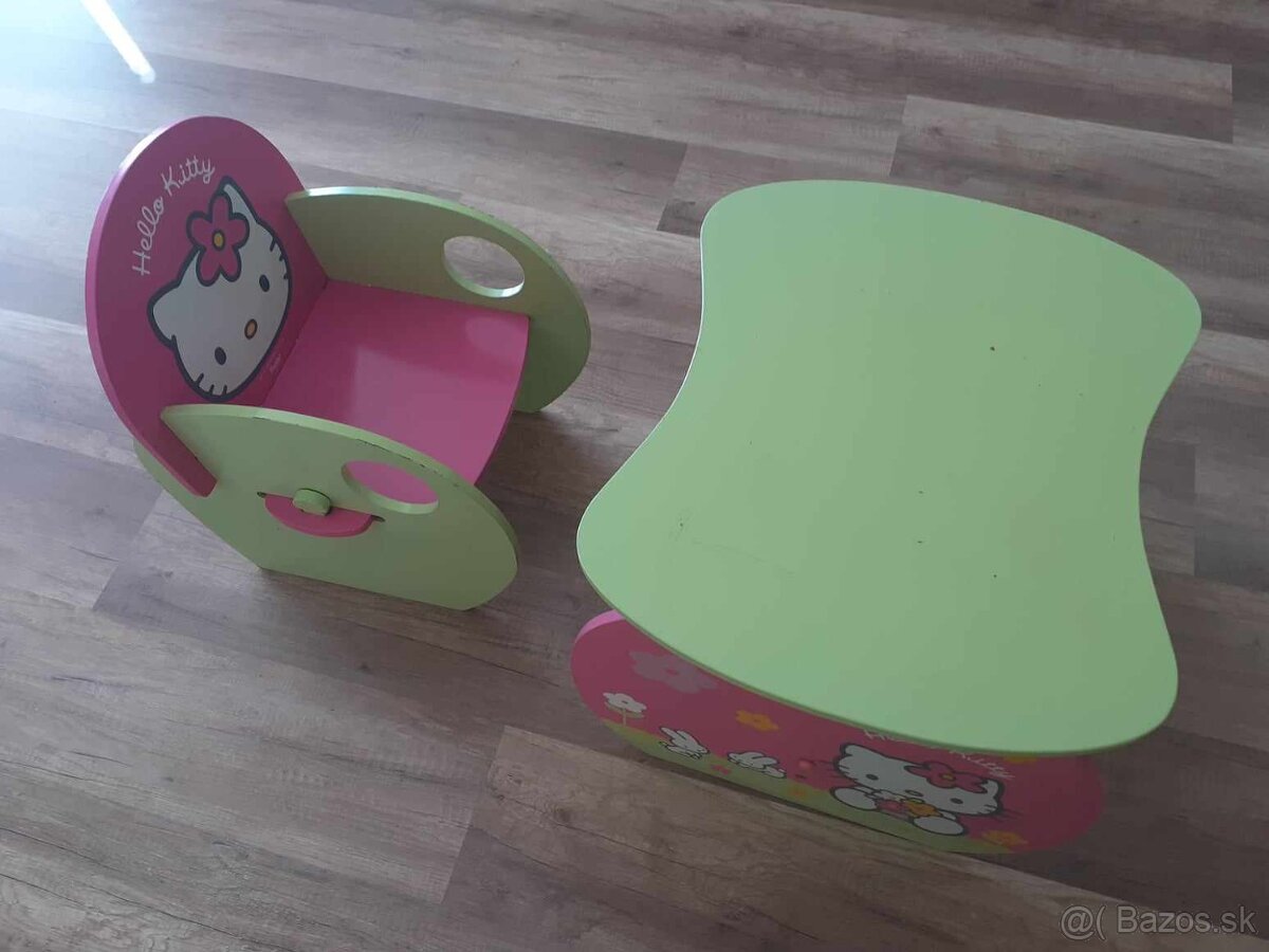 Drevený detský stolík so stoličkou