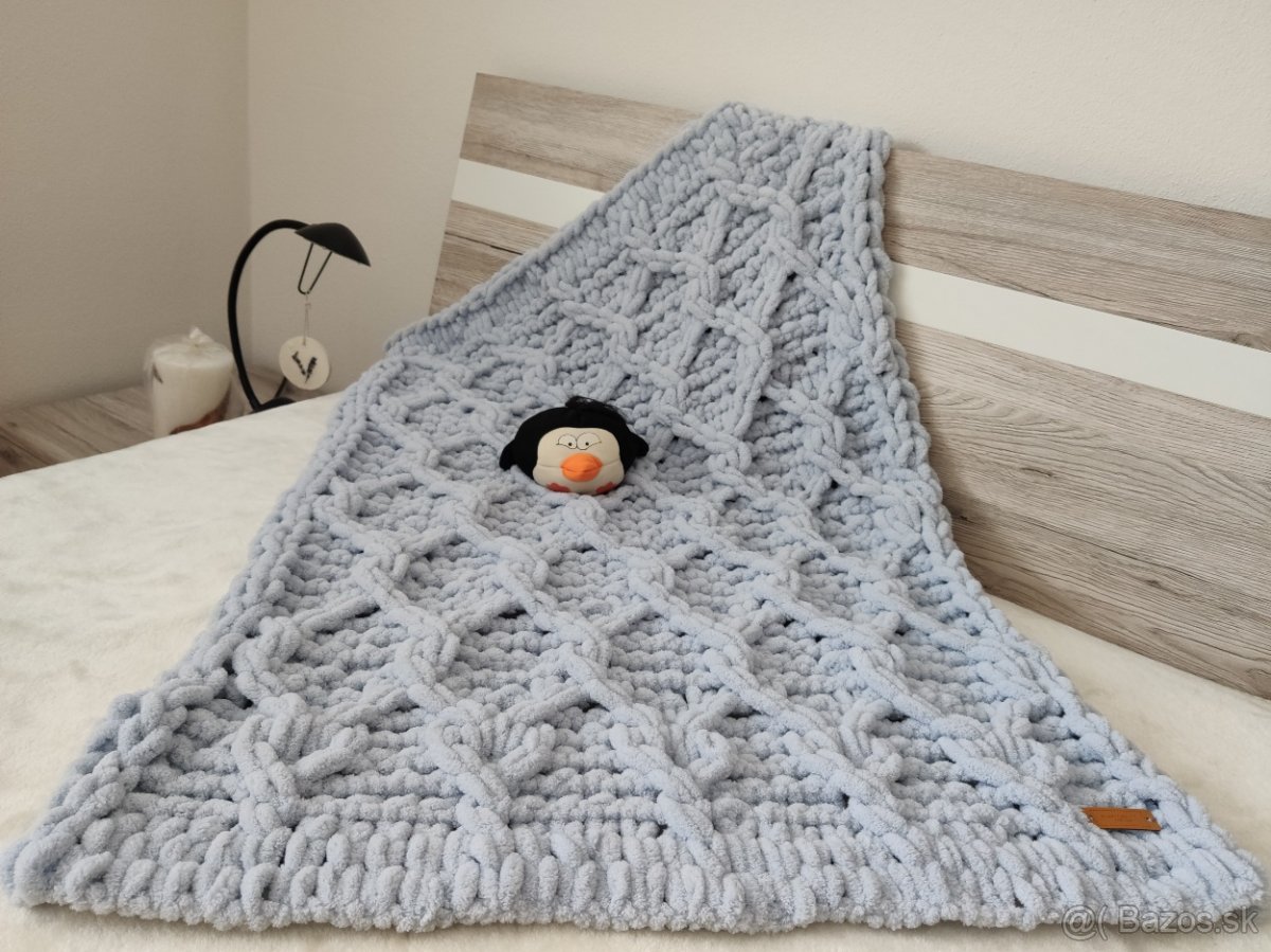 Pletená detská deka svetlo-sivá