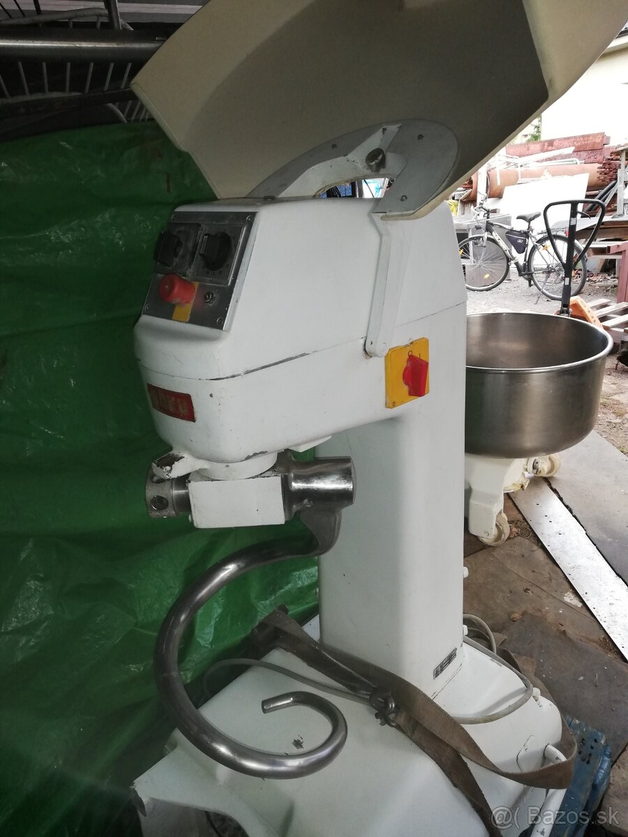 ŠPIRÁLOVÝ MIEŠAČ BOKU SK120