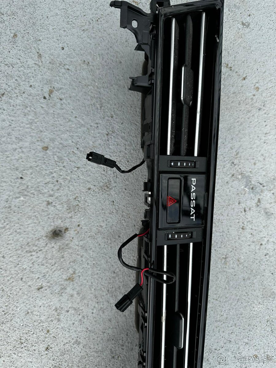 Passat B8 stredový vetrací panel