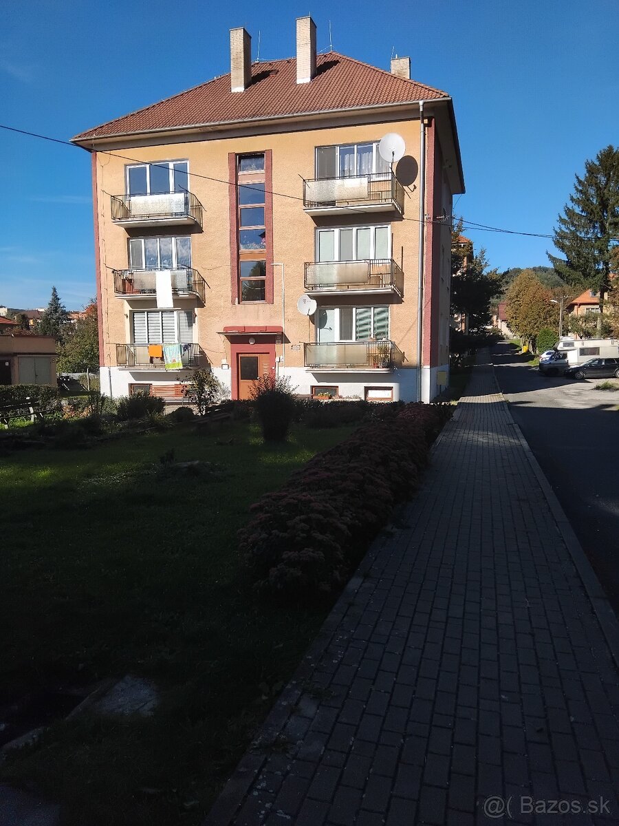 Predaj 4-izbový byt+ murovaná garáž Pliešovce