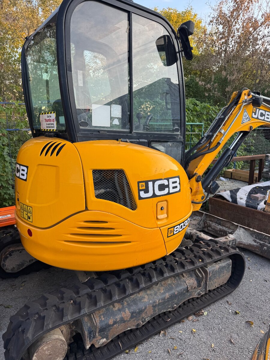 bager JCB 8030