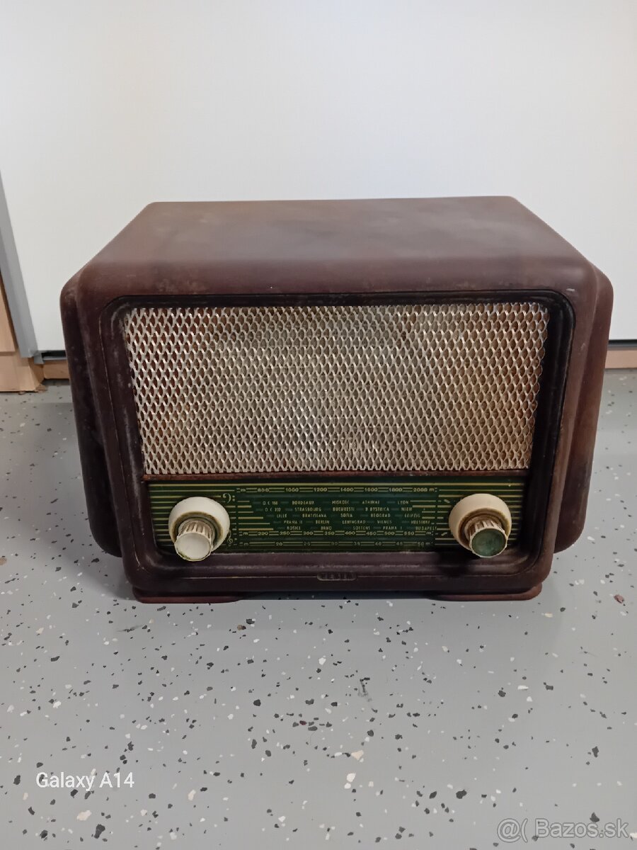Retro radio