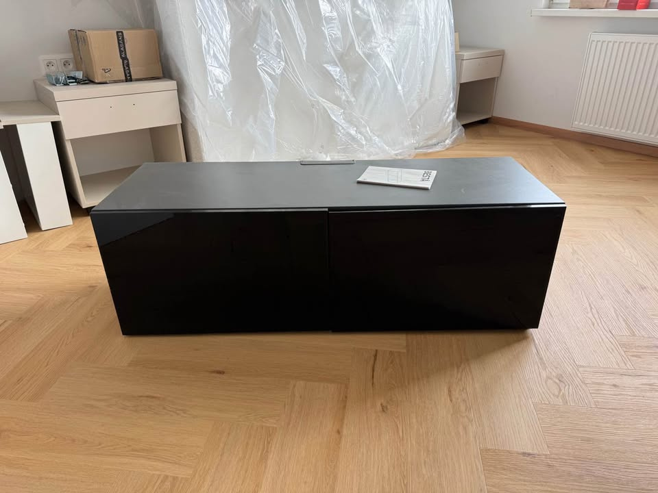 TV Skrinka Besta - čierna 120cm