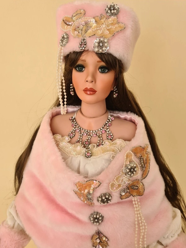 babika porcelanova s certifikatom 90 cm vysoka