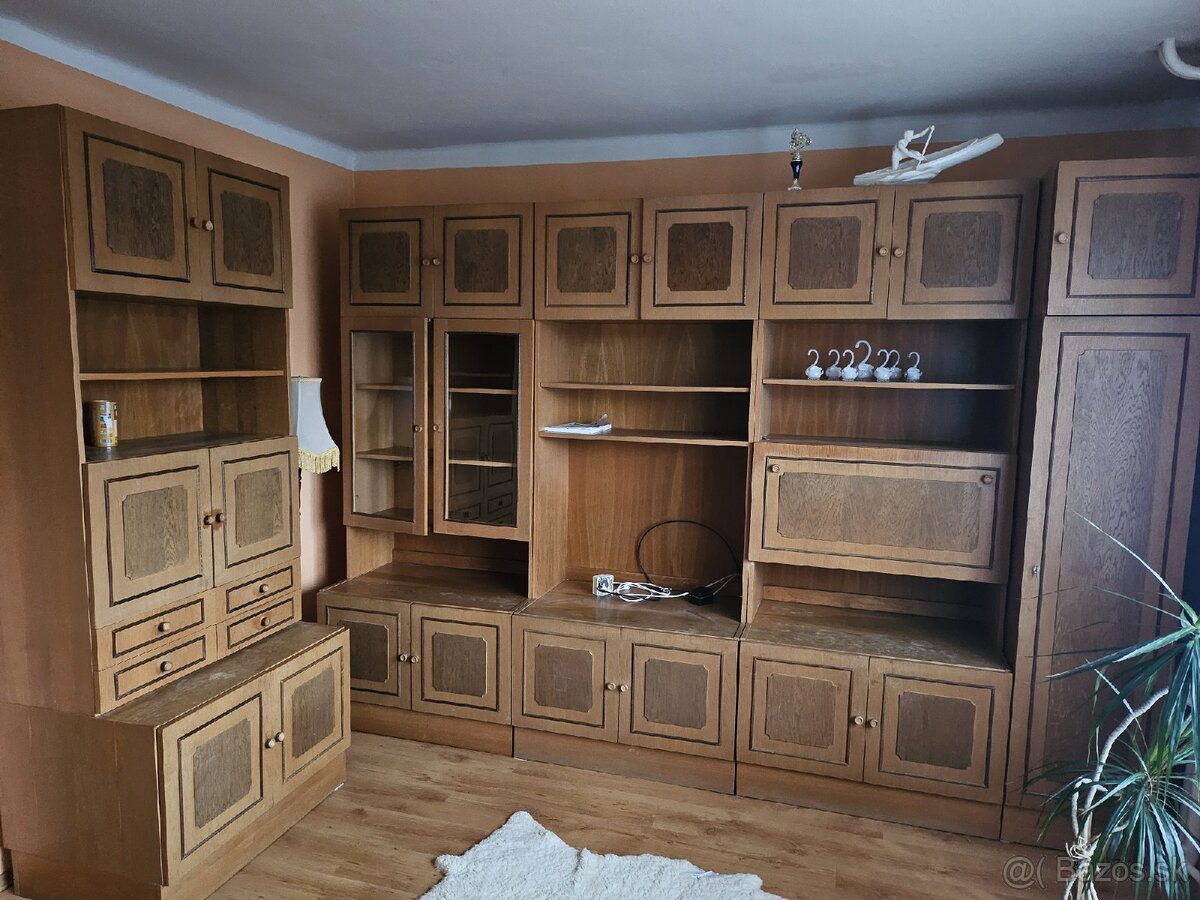 Retro obývacia stena.