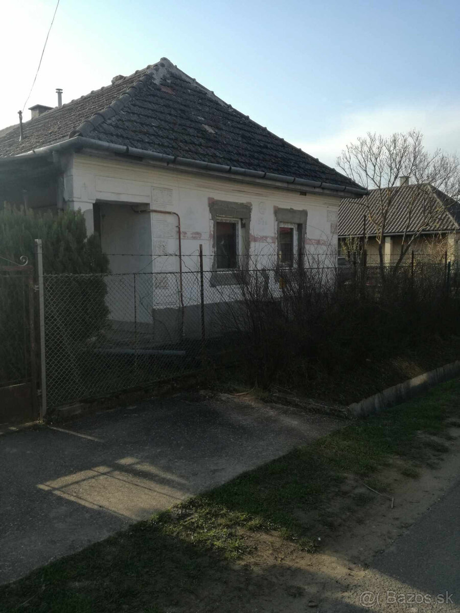 Ponúkame na predaj sedliacky dom - v obci Pácin