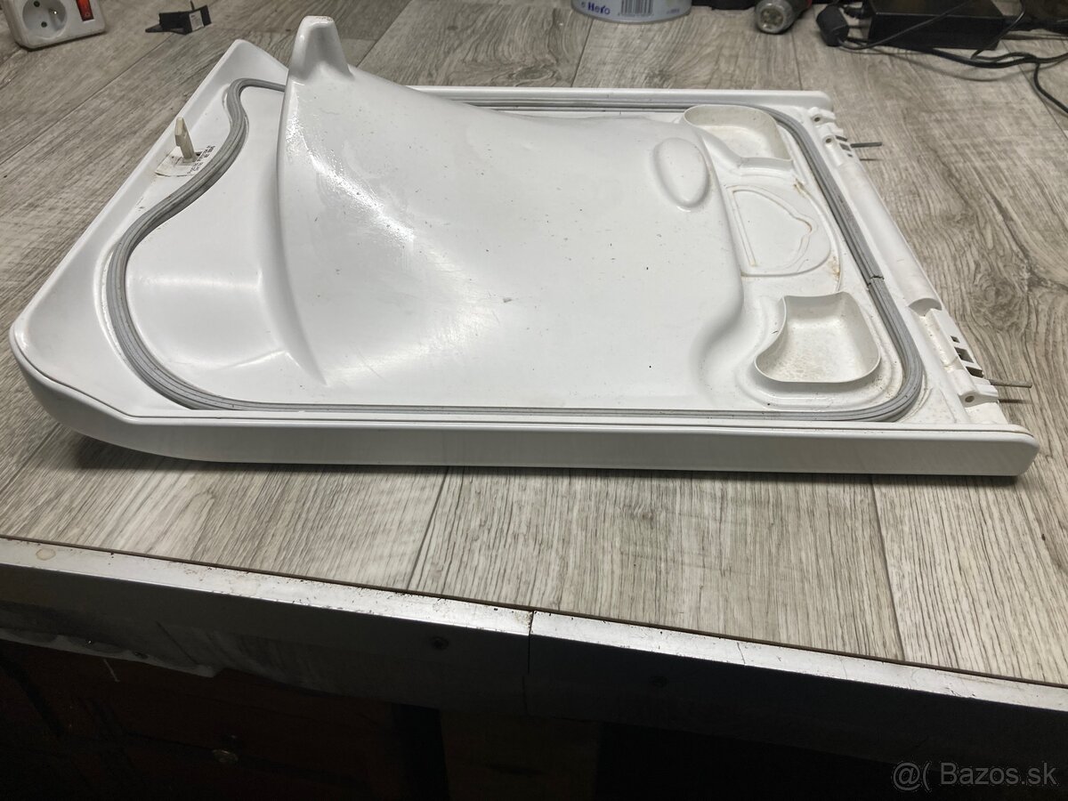 Dviera z vrch plnenej Elektrolux pracky