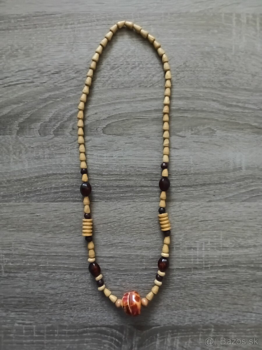 Drevený náhrdelník.