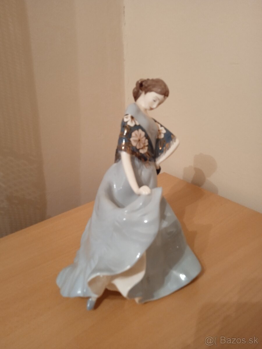Predám starožitnú sošku tanečnice Royal Doux.