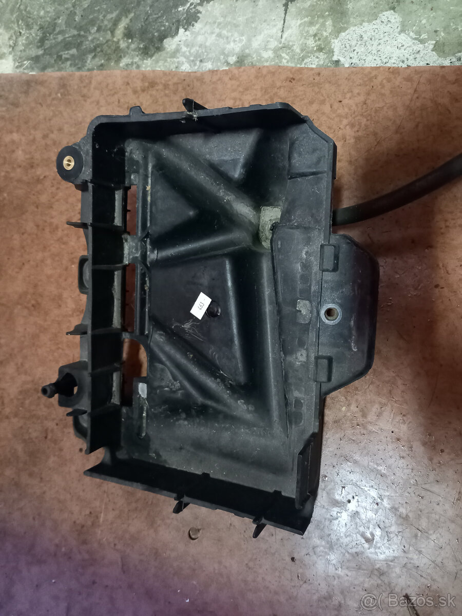 škoda fabia 2 držiak baterie