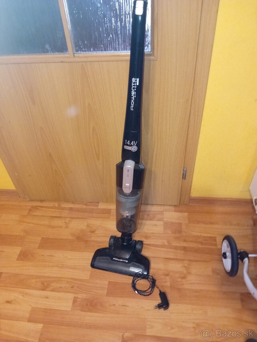 Tyčovy vysávač Rowenta