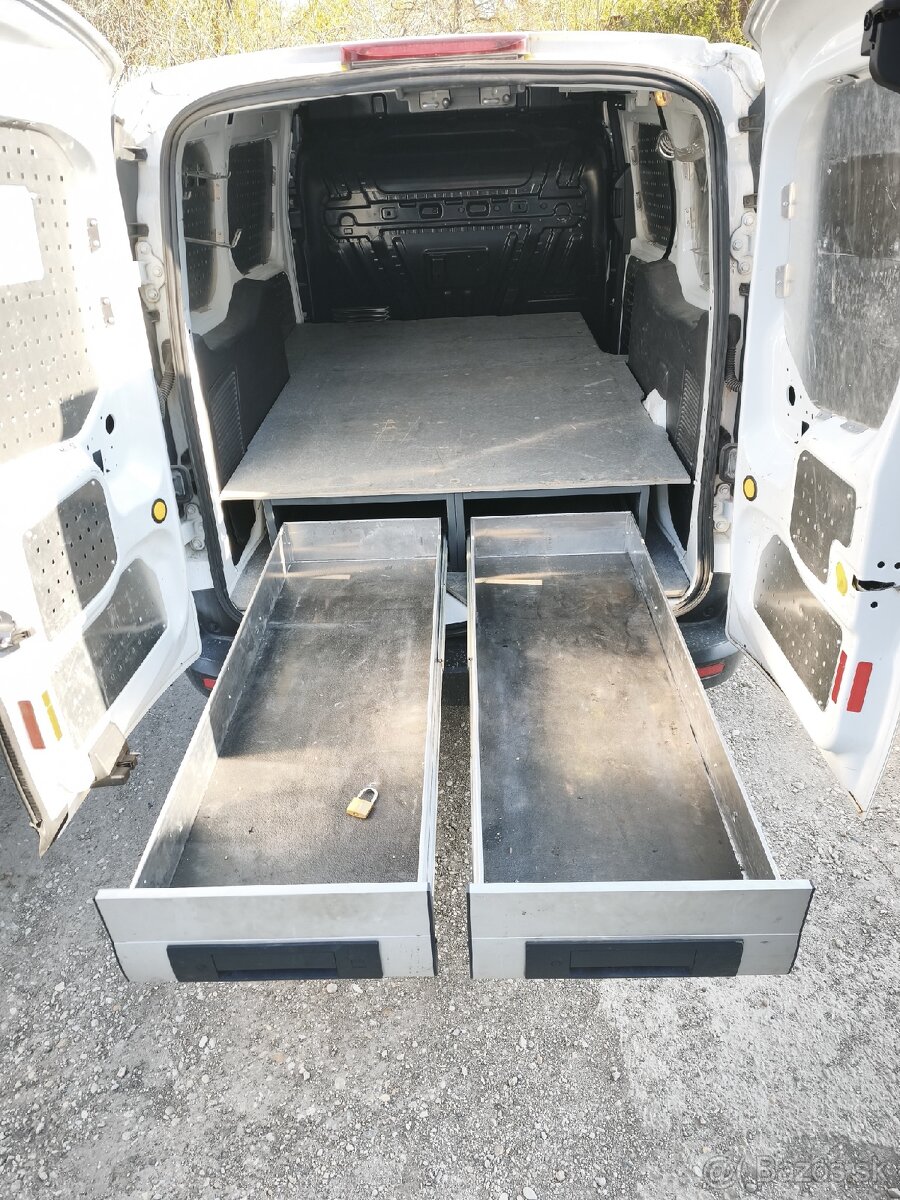 Zástavba Ford Transit Connect L2