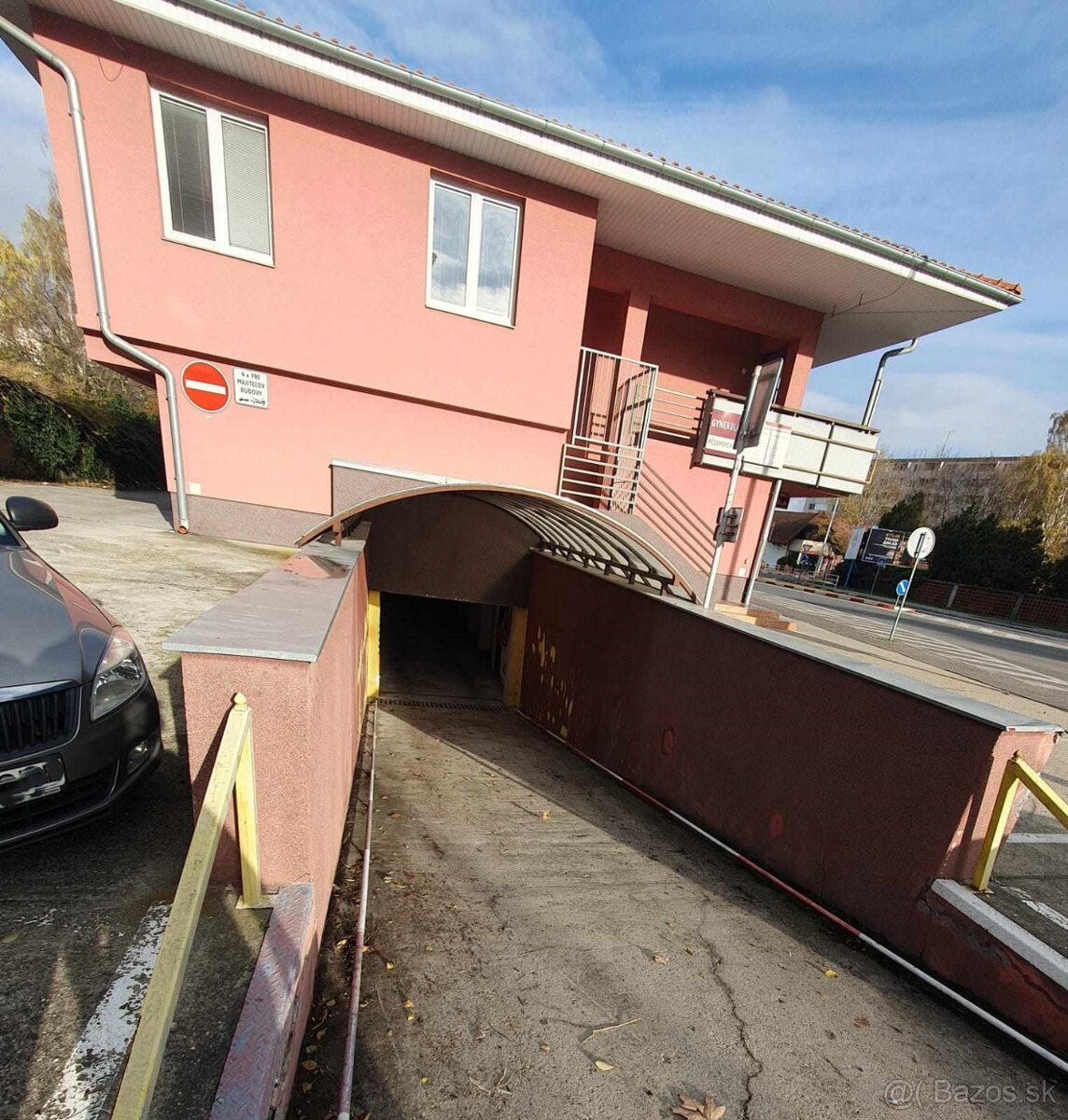 Garáž na predaj v centre DS, Galantská cesta