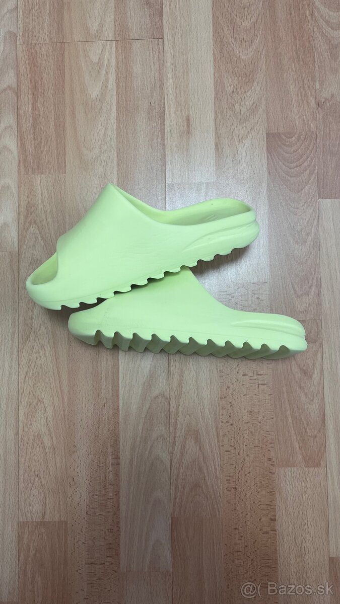 Yeezy Slides Glow